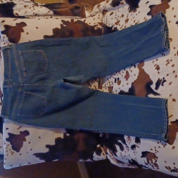 GLORIA VANDERBILT WOMENS JEANS, SIZE 12, IN GREAT SHAPE. - Picture 4 of 7